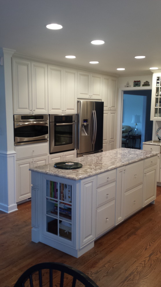 Kitchen - transitional kitchen idea
