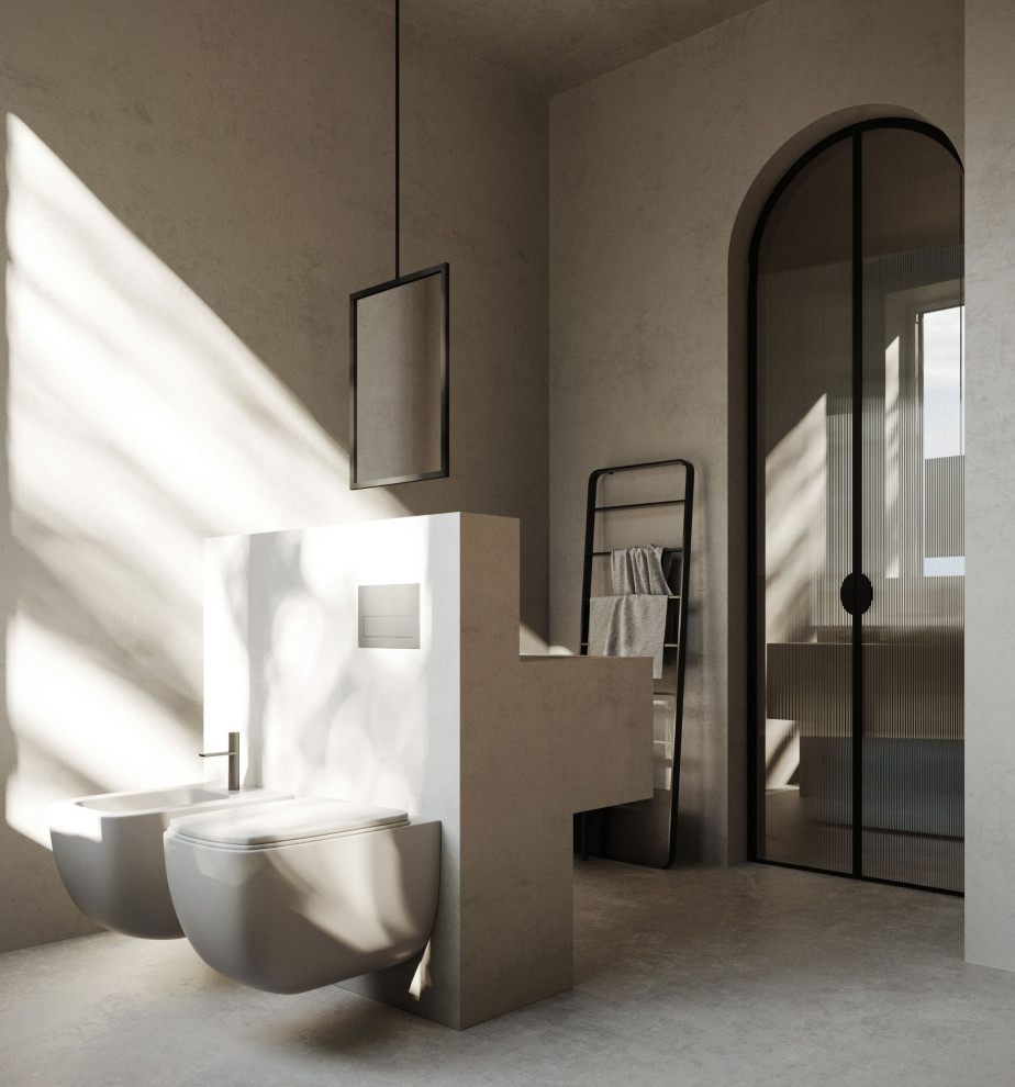 Cette image montre une grande salle de bain principale design avec une baignoire indépendante, WC suspendus, un mur beige, un lavabo de ferme, un sol beige, un plan de toilette beige et meuble-lavabo sur pied.