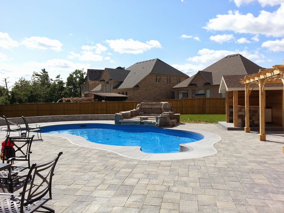 Example of a mountain style home design design in Toronto