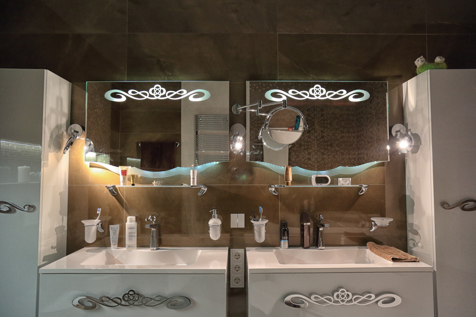 Сенсорный выключатель Basalte Sentido.