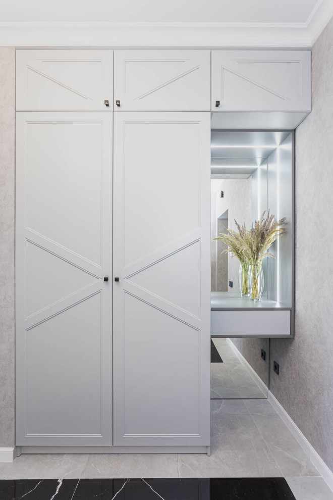 Современный шкаф в прихожую