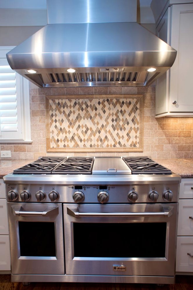 Example of a transitional kitchen design in Charlotte