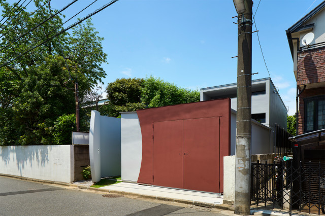 Wall Ajar House moderno-fachada