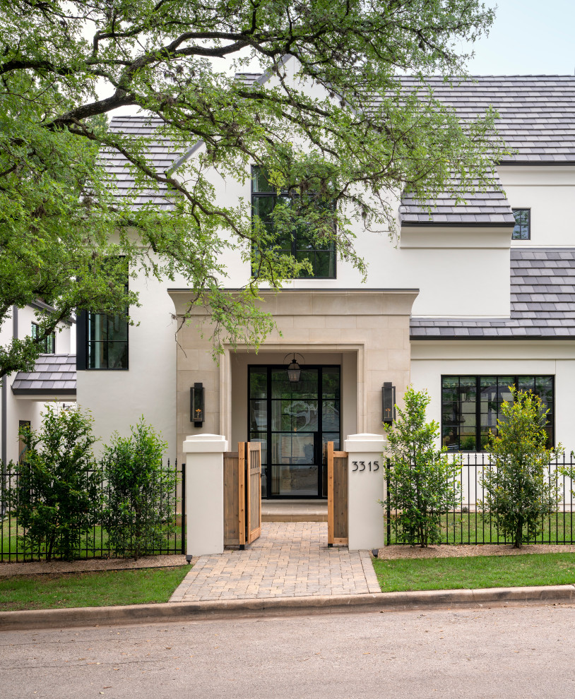 Transitional entryway photo in Austin