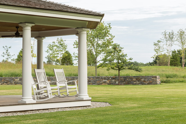 Lake Champlain Shingle Style victoriano-porche