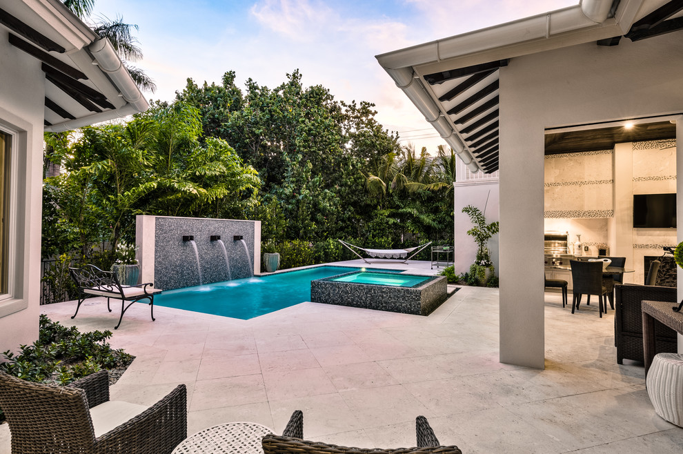 Design ideas for a contemporary pool in Miami.