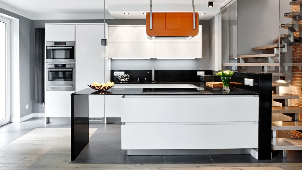 Kitchen - kitchen idea in Miami