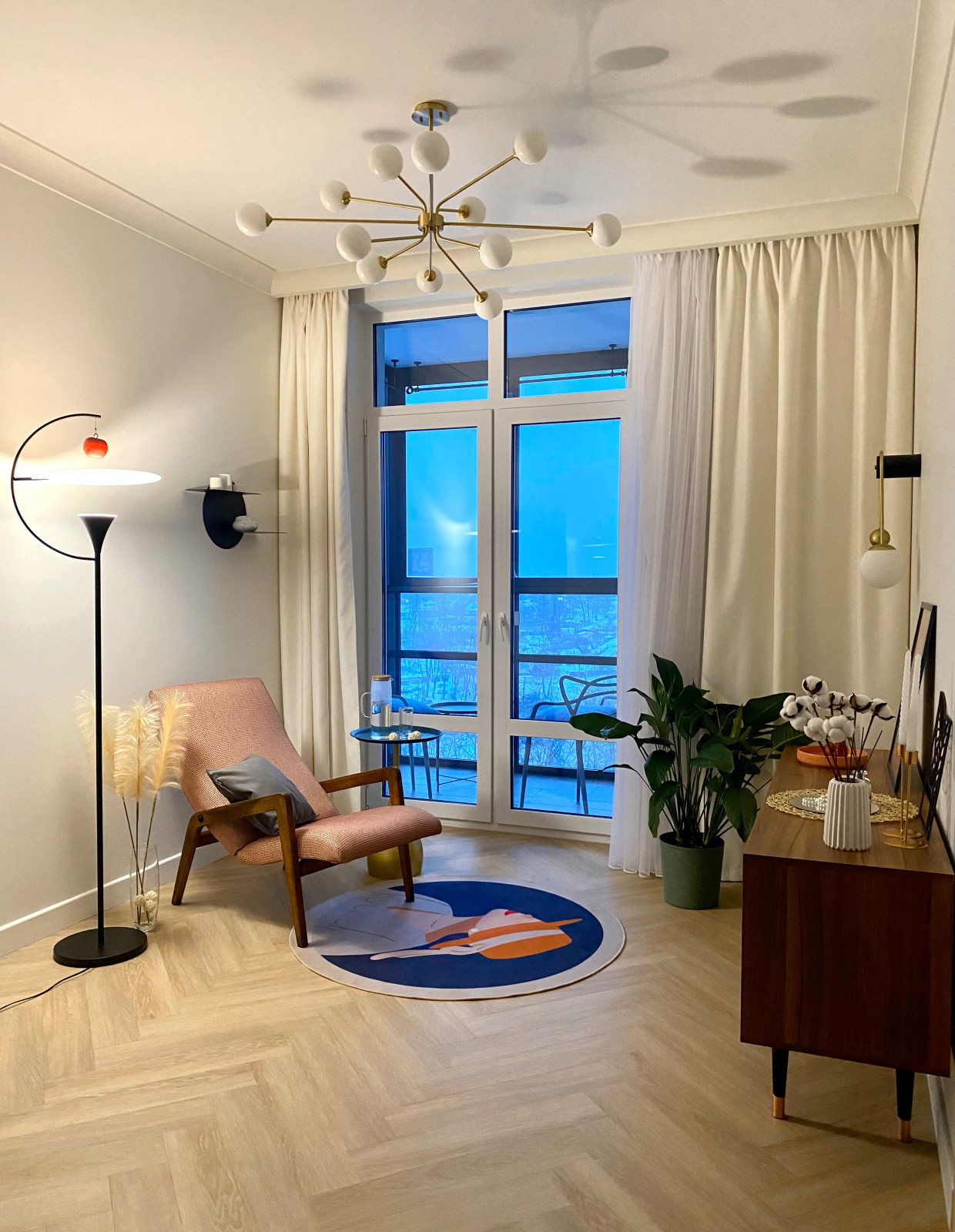 Малые м2 - не помеха комфорта. Смелый и яркий интерьер для молодой семьи