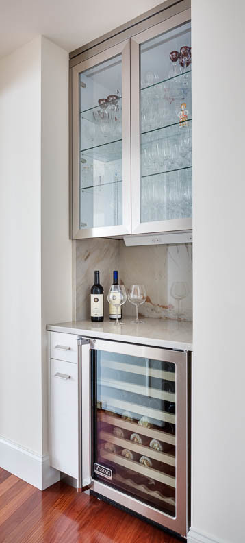Photo of a small contemporary u-shaped home bar in Boston with an undermount sink, flat-panel cabinets, white cabinets, quartzite benchtops, white splashback and stone slab splashback.