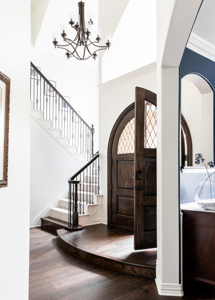 Entryway - traditional entryway idea in Dallas