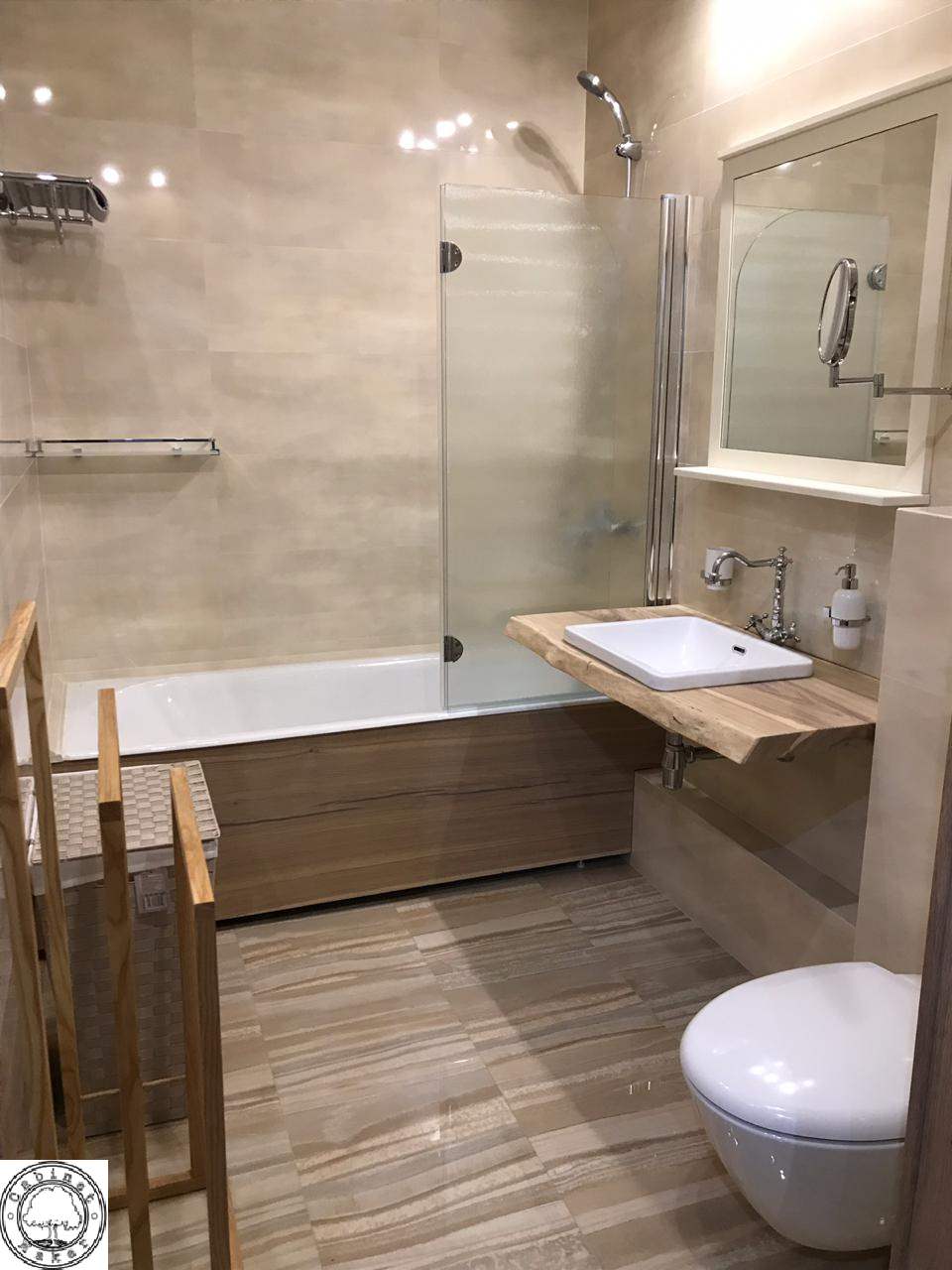 Ванная комната . Столешница и экран для ванны из слэба дуба