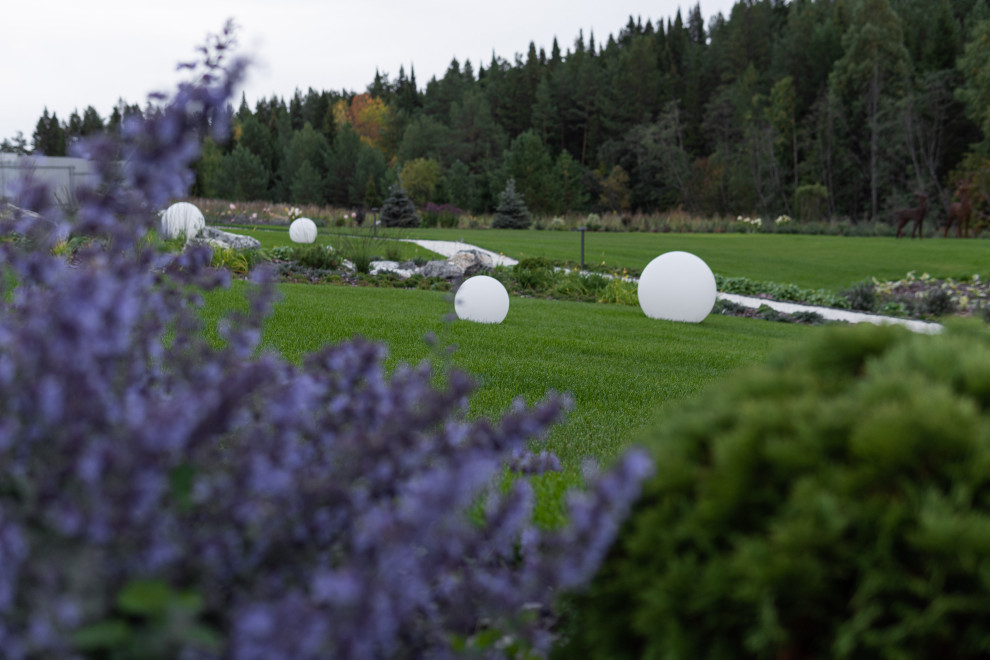 На берегу очень тихой реки
