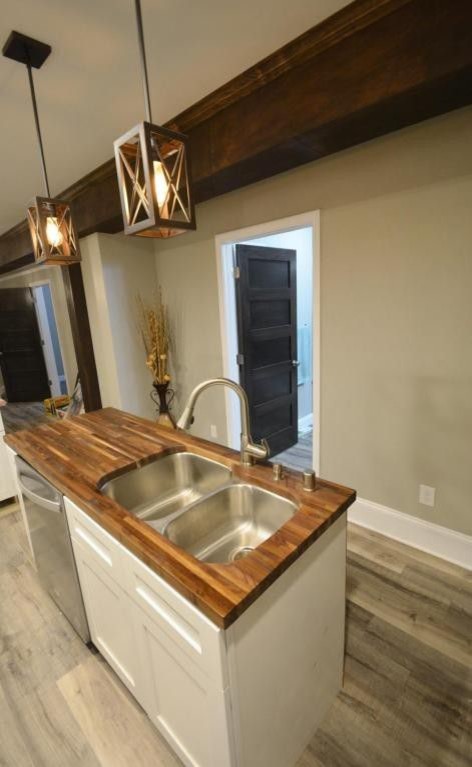 Inspiration for a timeless kitchen remodel in Milwaukee