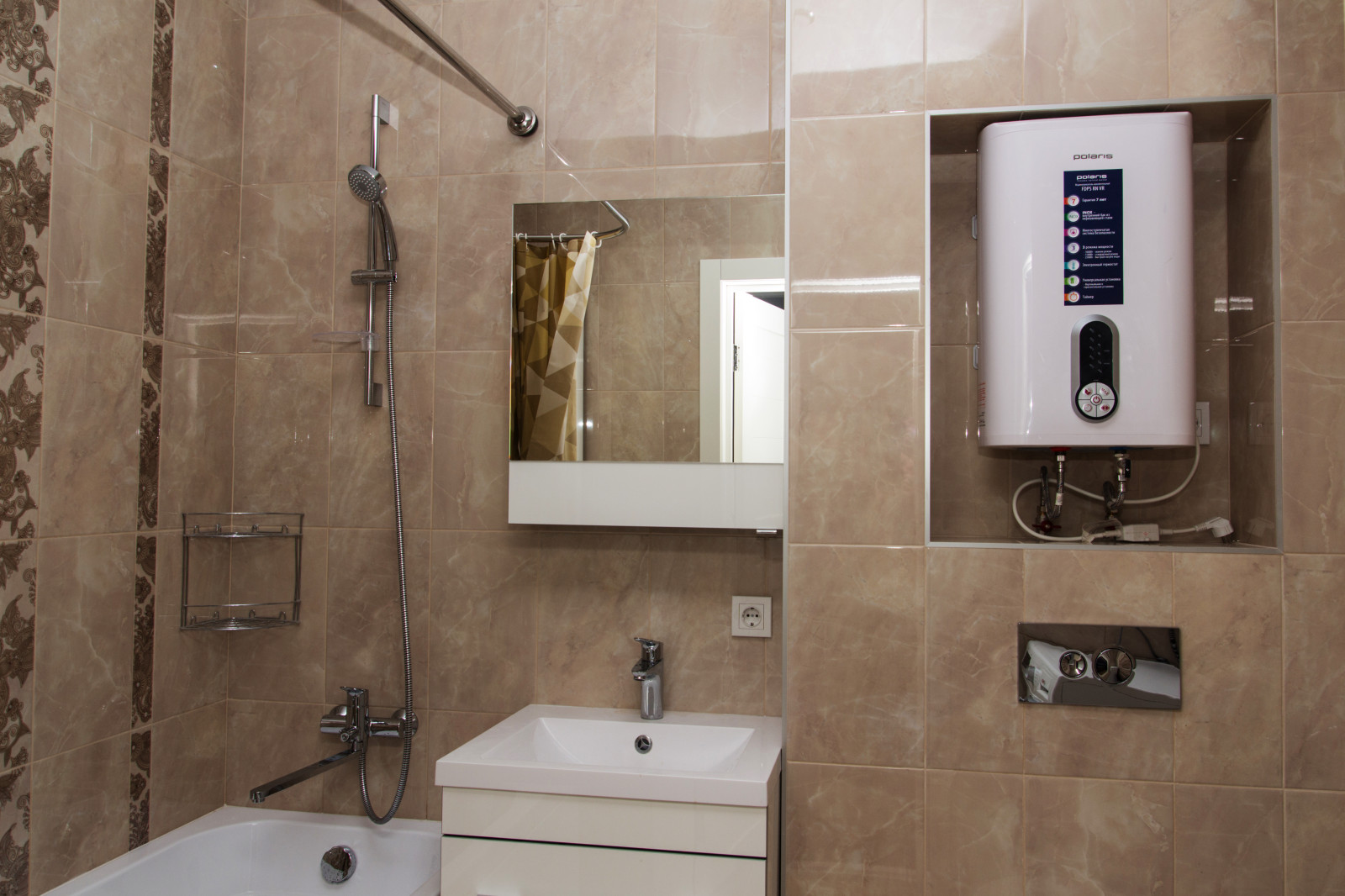 г. Тюмень, ул. Чаркова 81