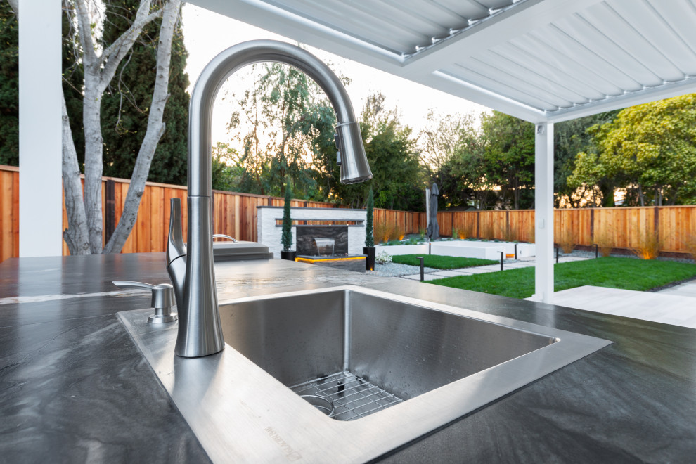 Outdoor Kitchen