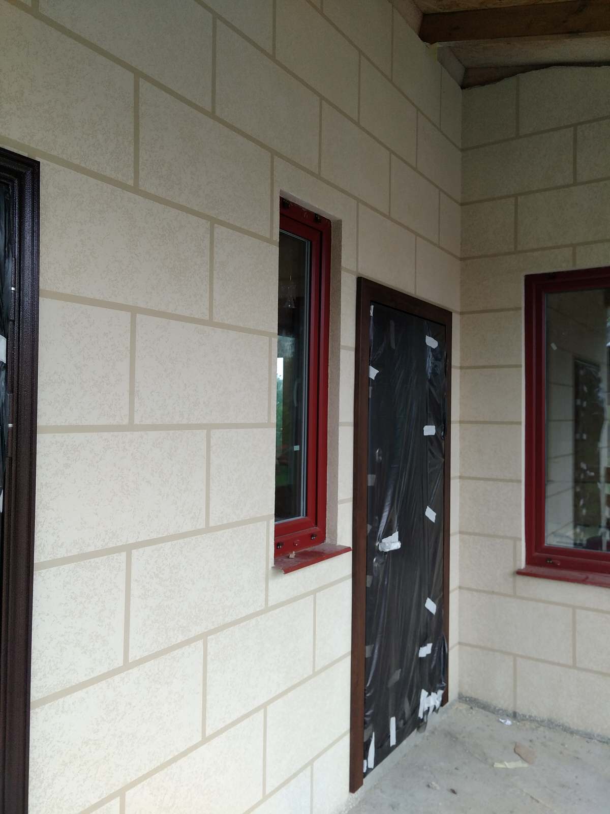 Изготовление фасада из декоративной штукатурки в Кириши