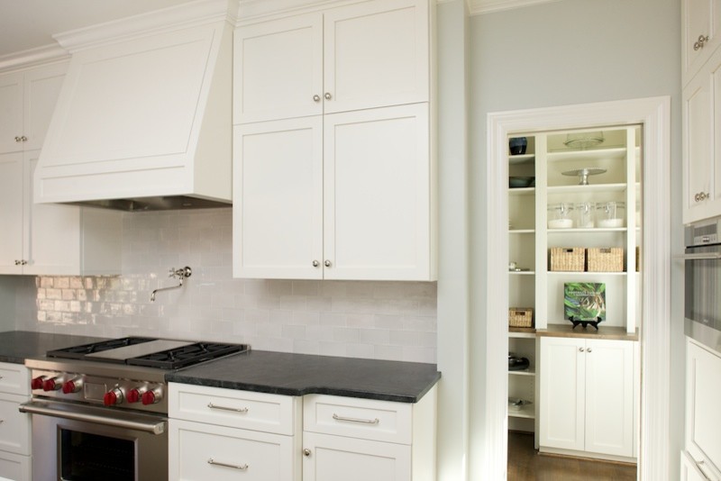 Kitchen - transitional kitchen idea in Birmingham