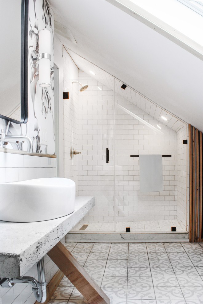 Photo of a small bathroom in Columbus with cement tiles and grey floor.