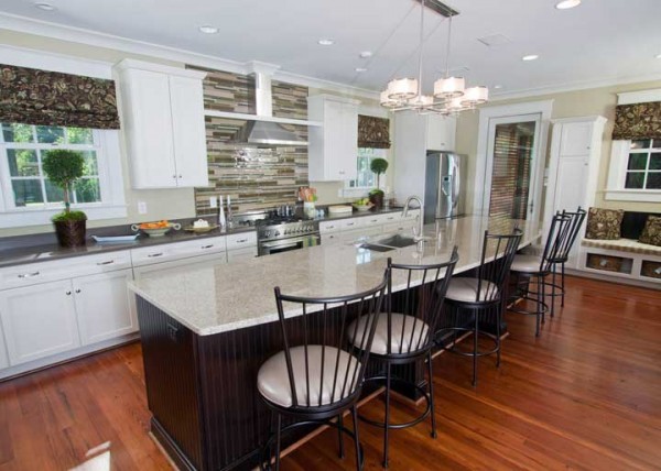 Example of a mid-sized minimalist kitchen design