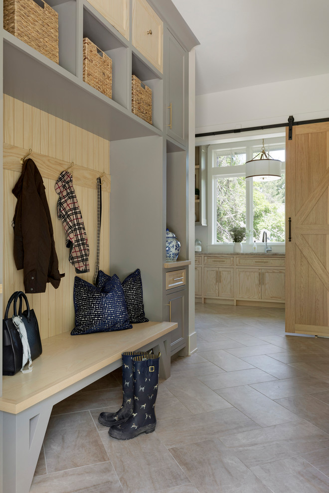 Inspiration for a cottage entryway remodel in Minneapolis