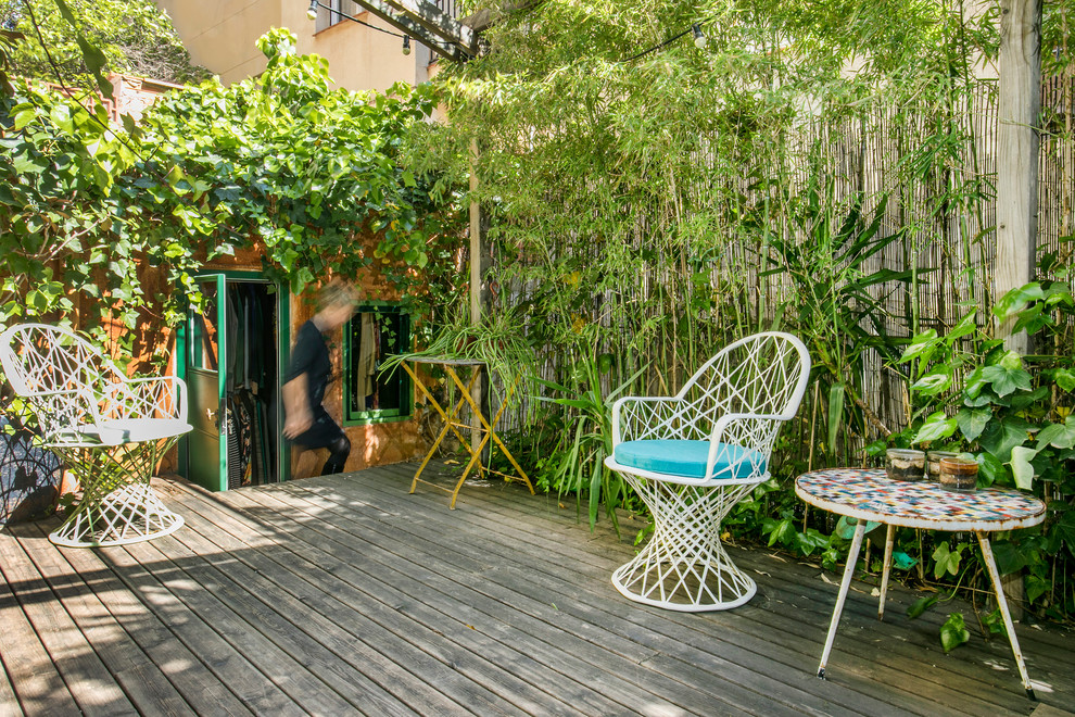 Inspiration for a mid-century modern home design remodel in Barcelona