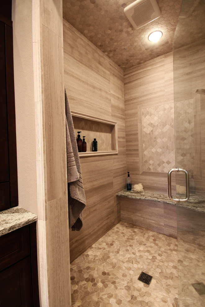 Inspiration for a transitional home design remodel in Milwaukee