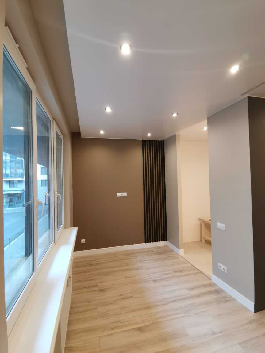 Квартира в светлых тонах с реечным декором