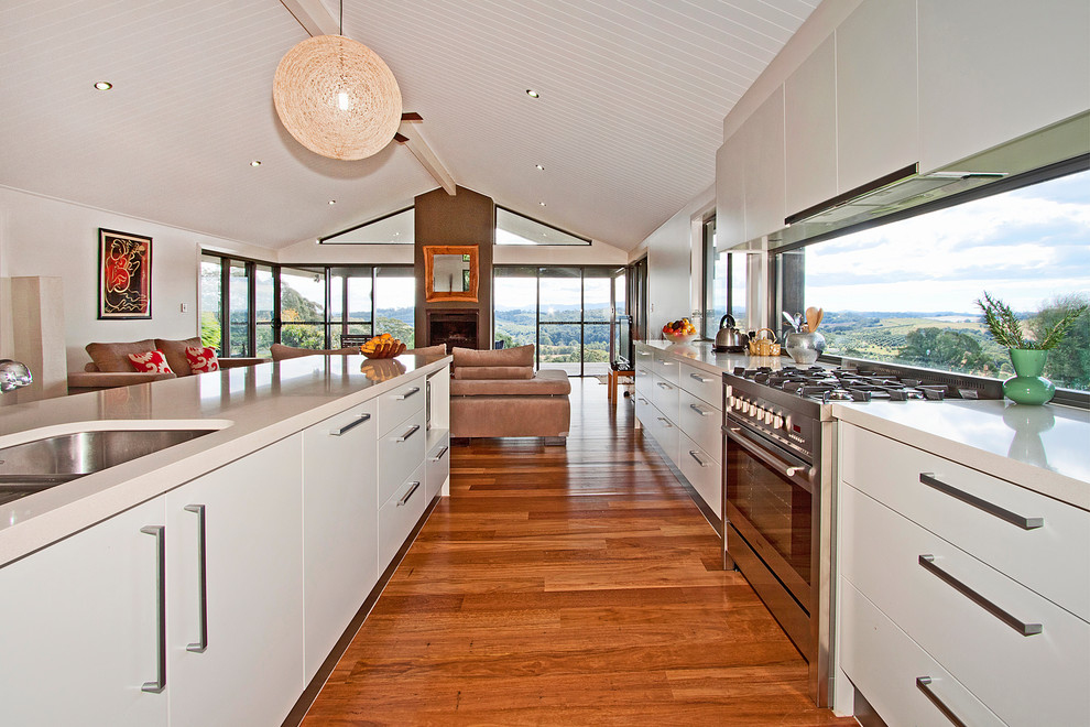 Mountain style kitchen photo in Gold Coast - Tweed
