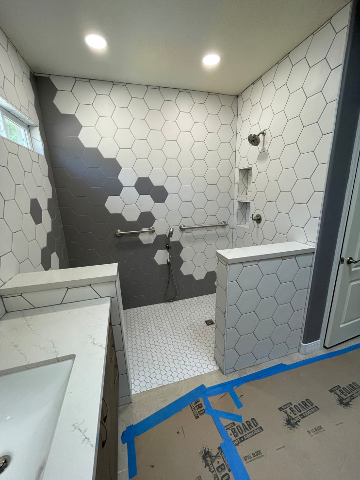Bathroom - bathroom idea in Phoenix