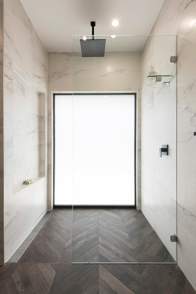 Design ideas for a contemporary bathroom in Sydney.