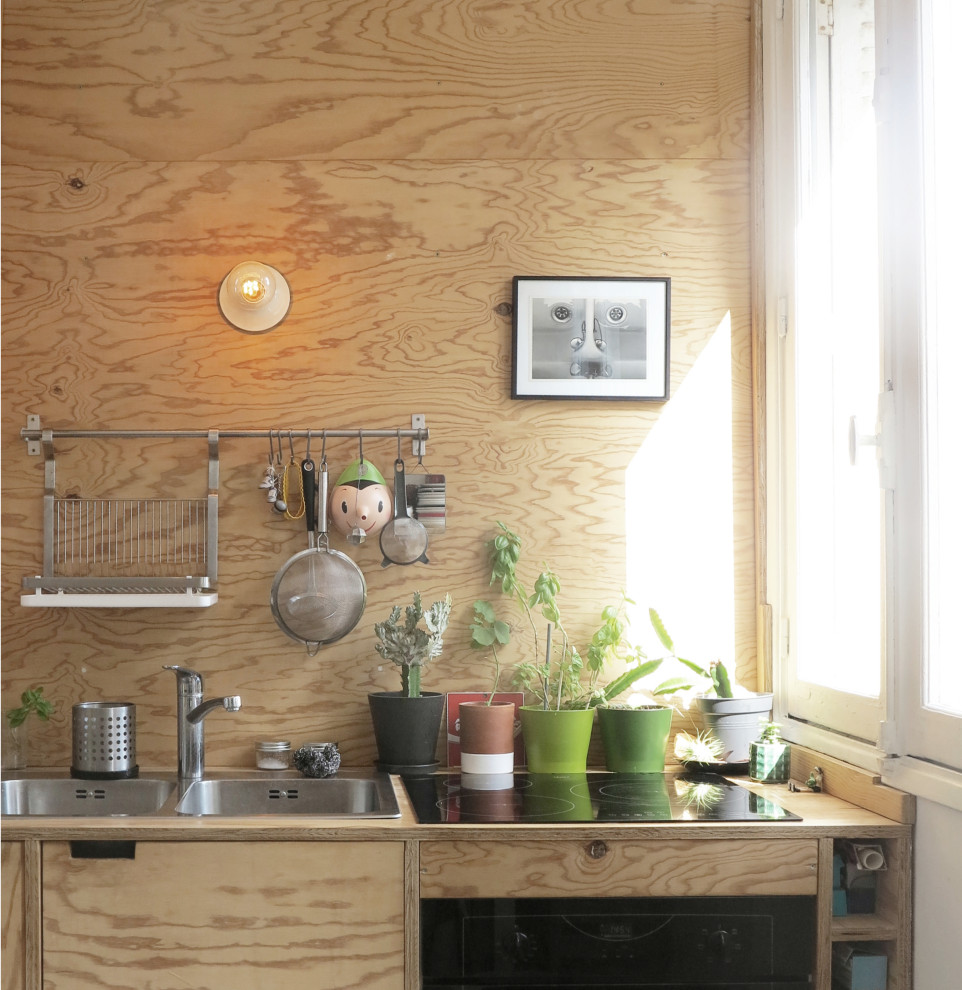 Design ideas for a small industrial kitchen in Nantes.