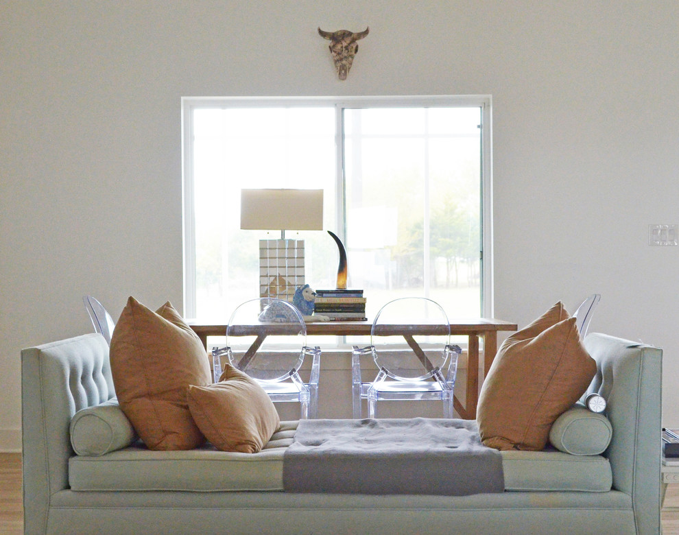 Trendy living room photo in Dallas