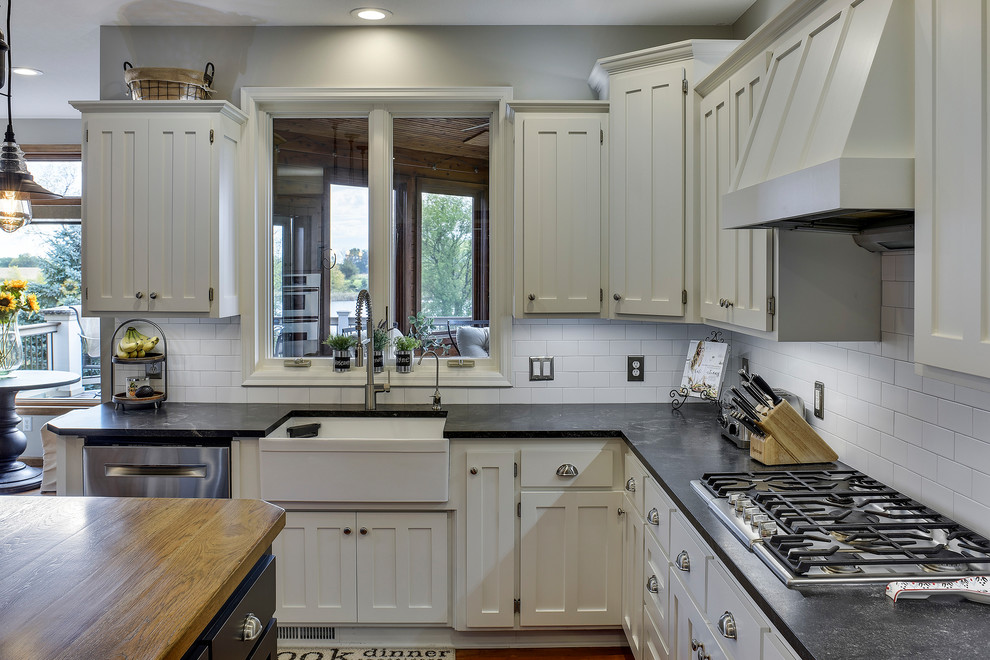 Kitchen - transitional kitchen idea in Minneapolis