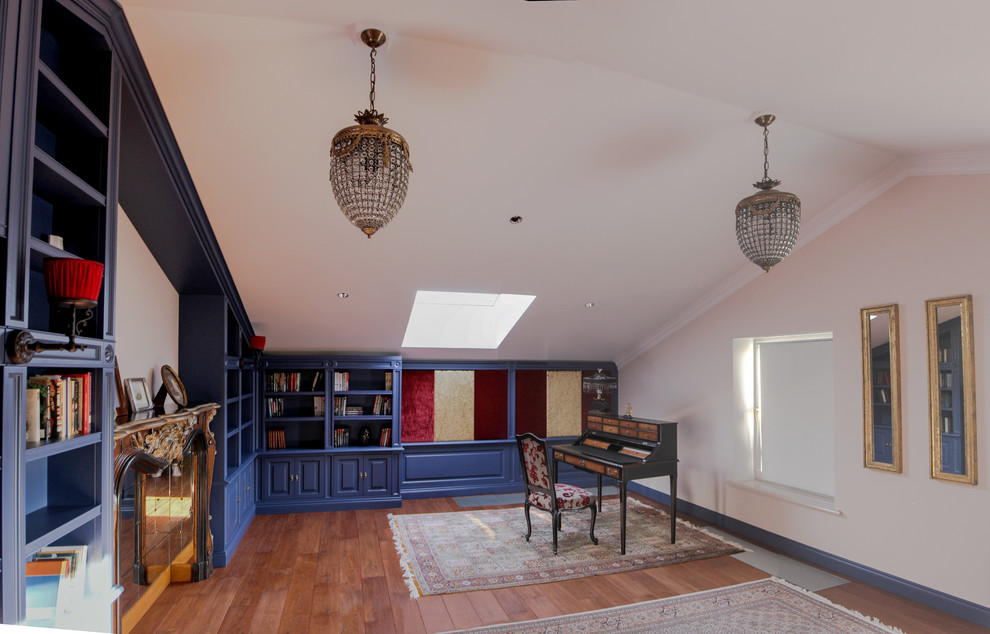 Библиотека в загородном доме