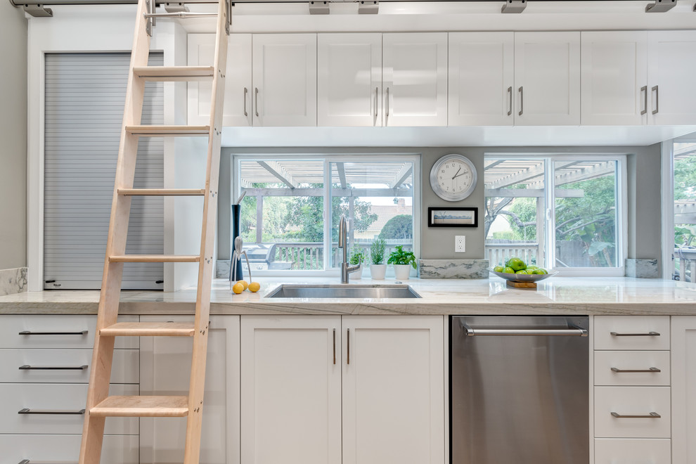 Example of a transitional home design design in San Diego