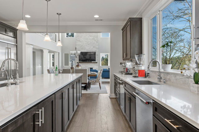 Custom Toll Brothers Home in Bothell modern-kueche