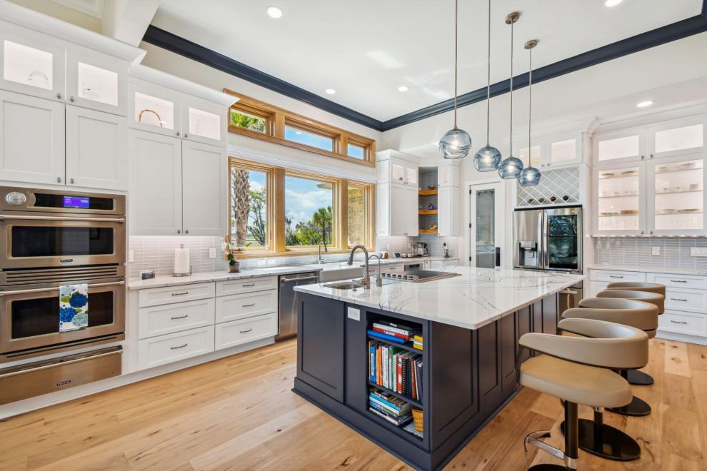 Transitional kitchen photo in Jacksonville