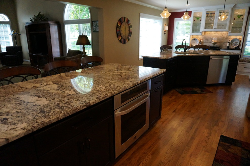 Home design - transitional home design idea in Minneapolis