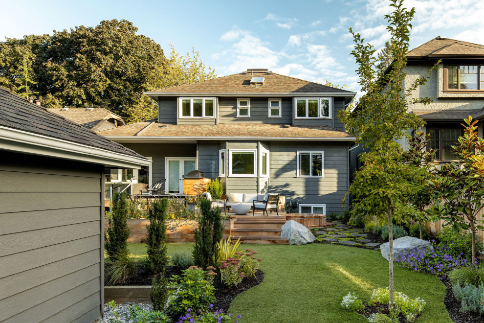 Photo of a transitional landscaping in Vancouver.