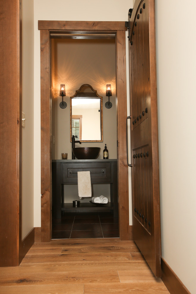 Transitional home design photo in Minneapolis