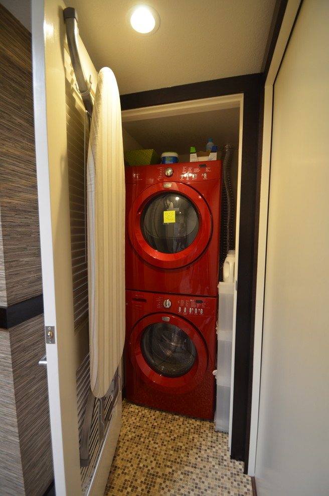 Photo of an asian laundry cupboard in San Francisco with a stacked washer and dryer.