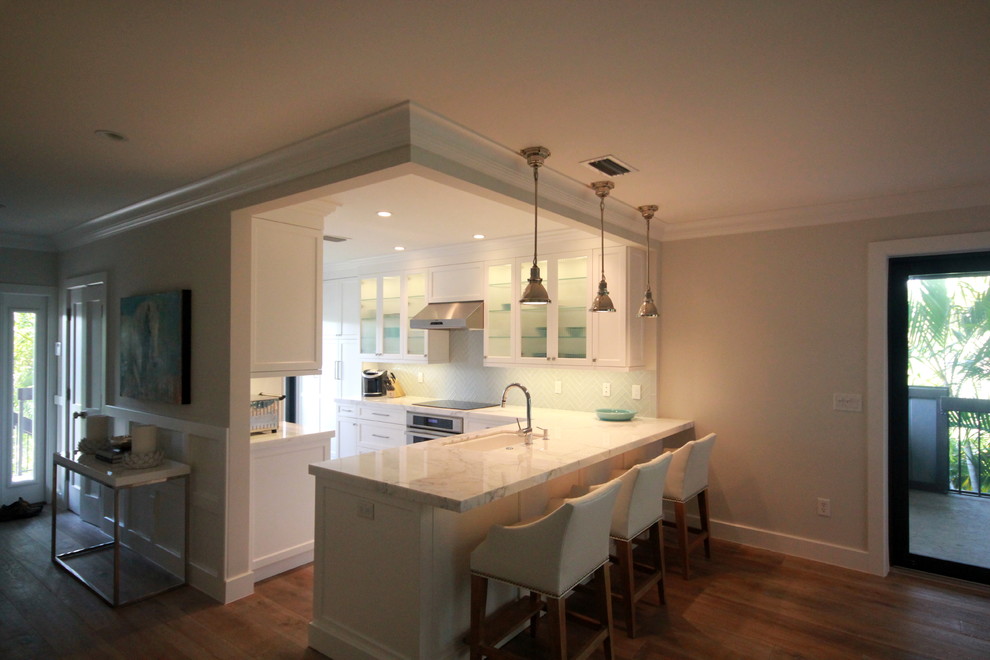 Transitional kitchen photo in Miami