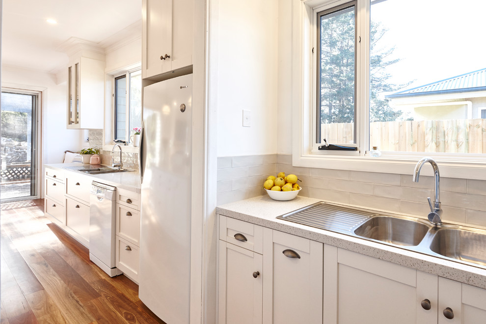Photo of a traditional kitchen in Hobart.