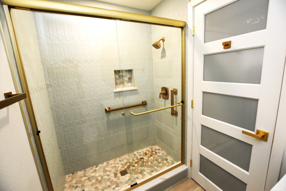 Alcove shower - small transitional master multicolored tile and ceramic tile vinyl floor and single-sink alcove shower idea with shaker cabinets, green cabinets, a two-piece toilet, white walls, an undermount sink, quartz countertops, white countertops, a niche and a built-in vanity