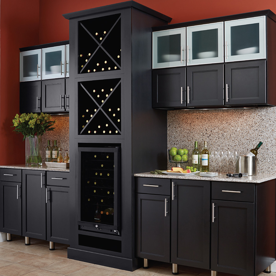 Design ideas for a mid-sized contemporary single-wall home bar in Orange County with shaker cabinets, black cabinets, terrazzo benchtops, beige splashback, stone slab splashback, limestone floors and beige floor.