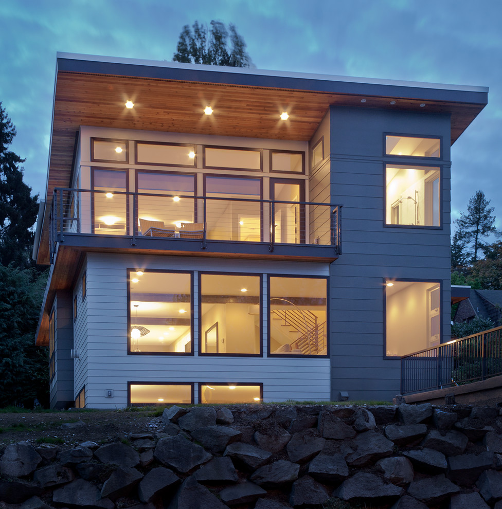 Contemporary two-storey exterior in Seattle.