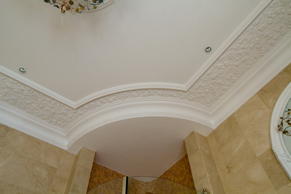 Гипсовая лепнина в загородном доме