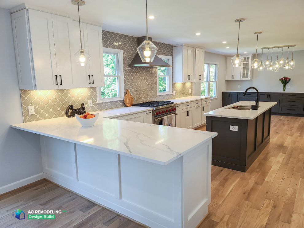 Example of a transitional kitchen design in DC Metro