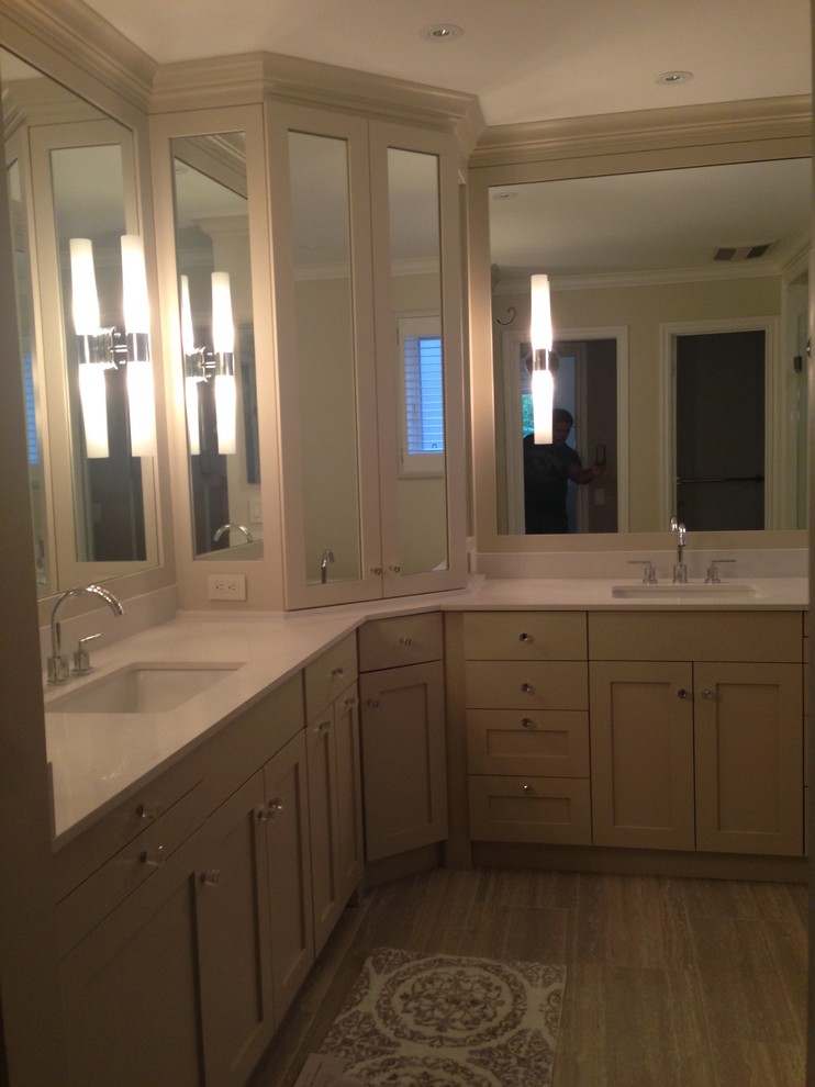 Home design - transitional home design idea in Toronto
