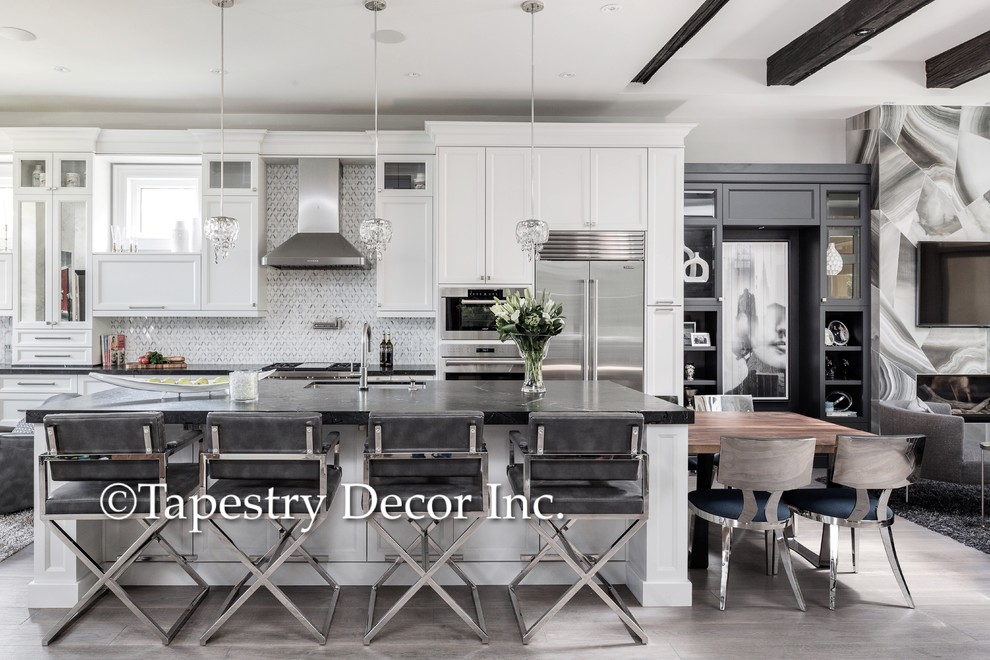 Inspiration for a transitional home design remodel in Toronto